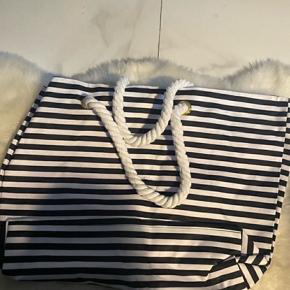 [boutique] water resistant rope beach tote BNWT #10